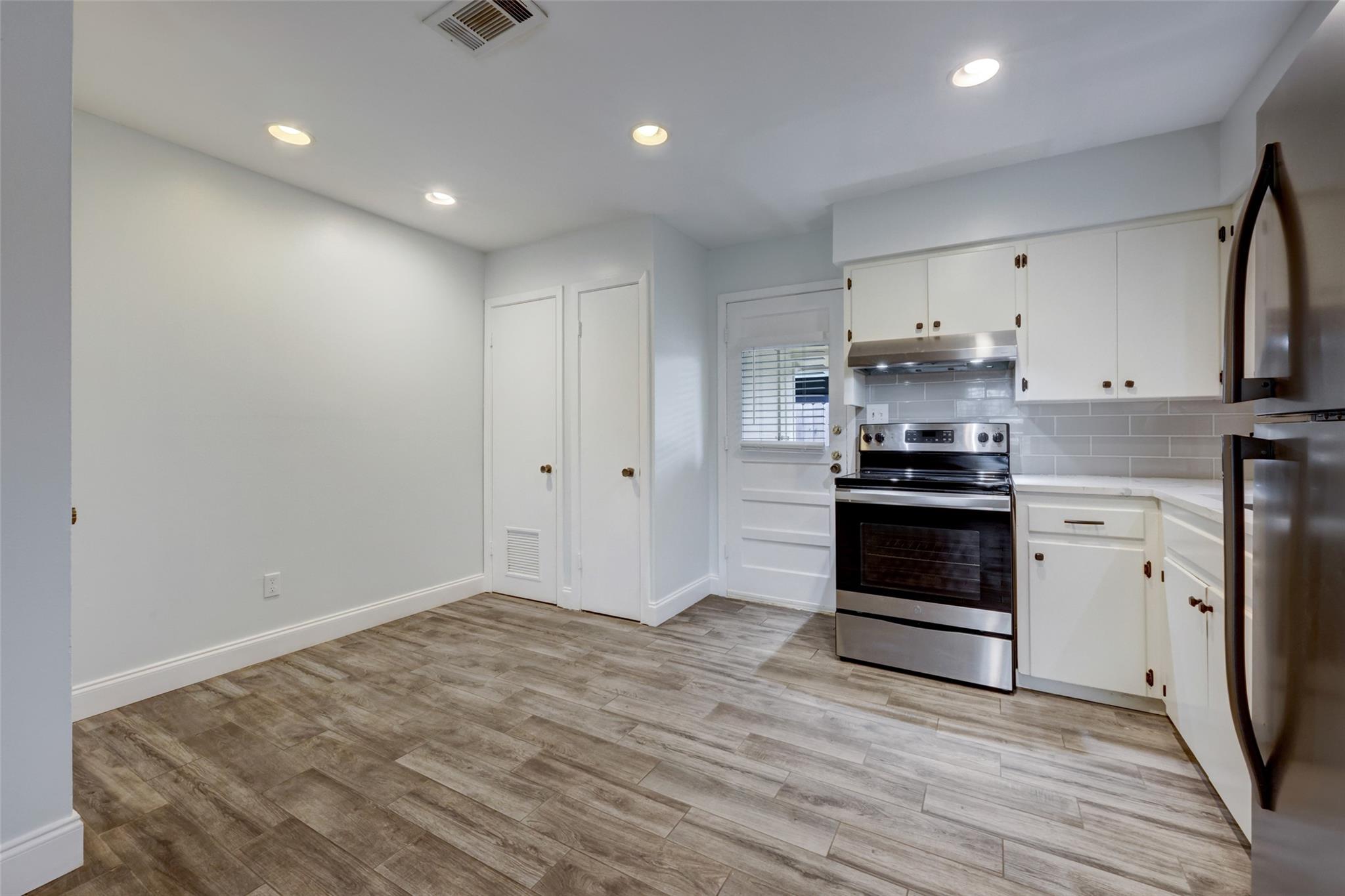 2701 St Edwards Cres #a Property Photo 3