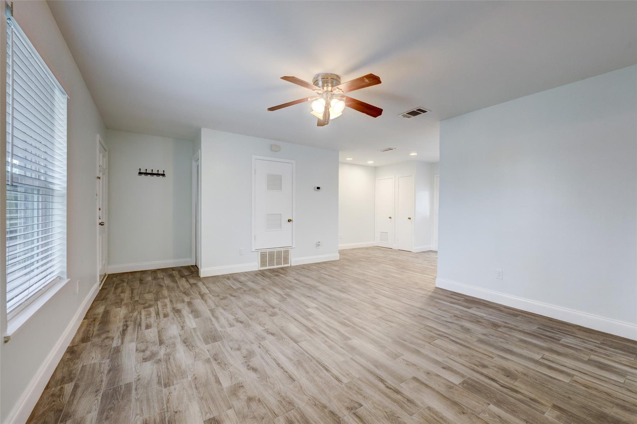 2701 St Edwards Cres #a Property Photo 4
