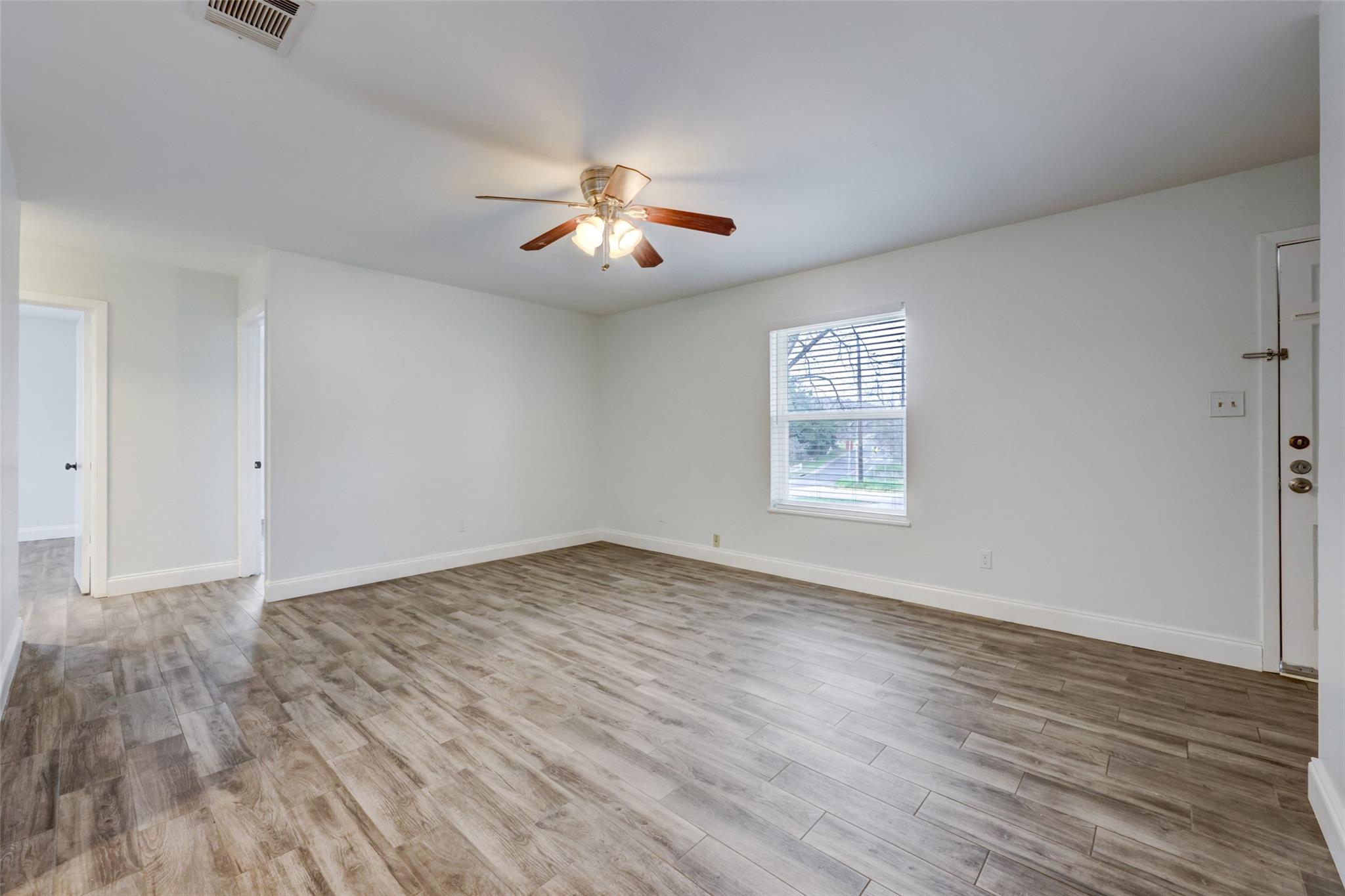 2701 St Edwards Cres #a Property Photo 6