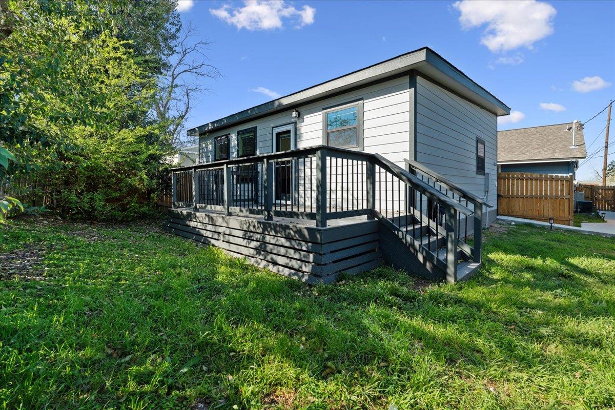 1411 Fairfield Dr 2 Property Photo
