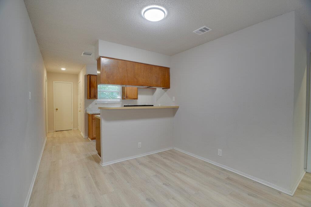 1206 Westcott Dr #b Property Photo 4
