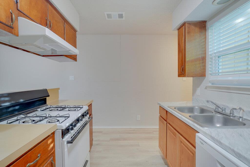 1206 Westcott Dr #b Property Photo 8
