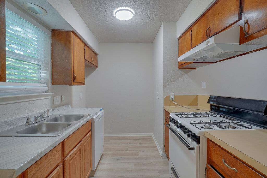 1206 Westcott Dr #b Property Photo 9