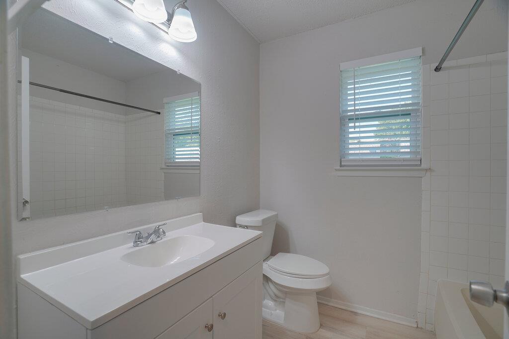 1206 Westcott Dr #b Property Photo 14