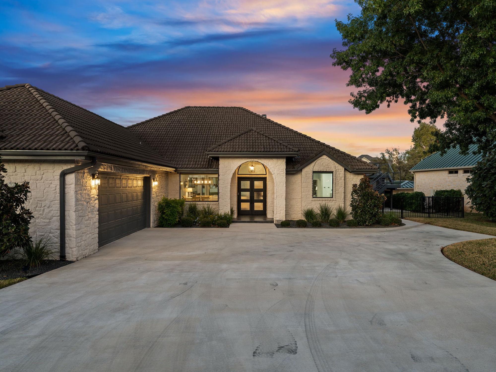 103 Waters Edge Property Photo 1