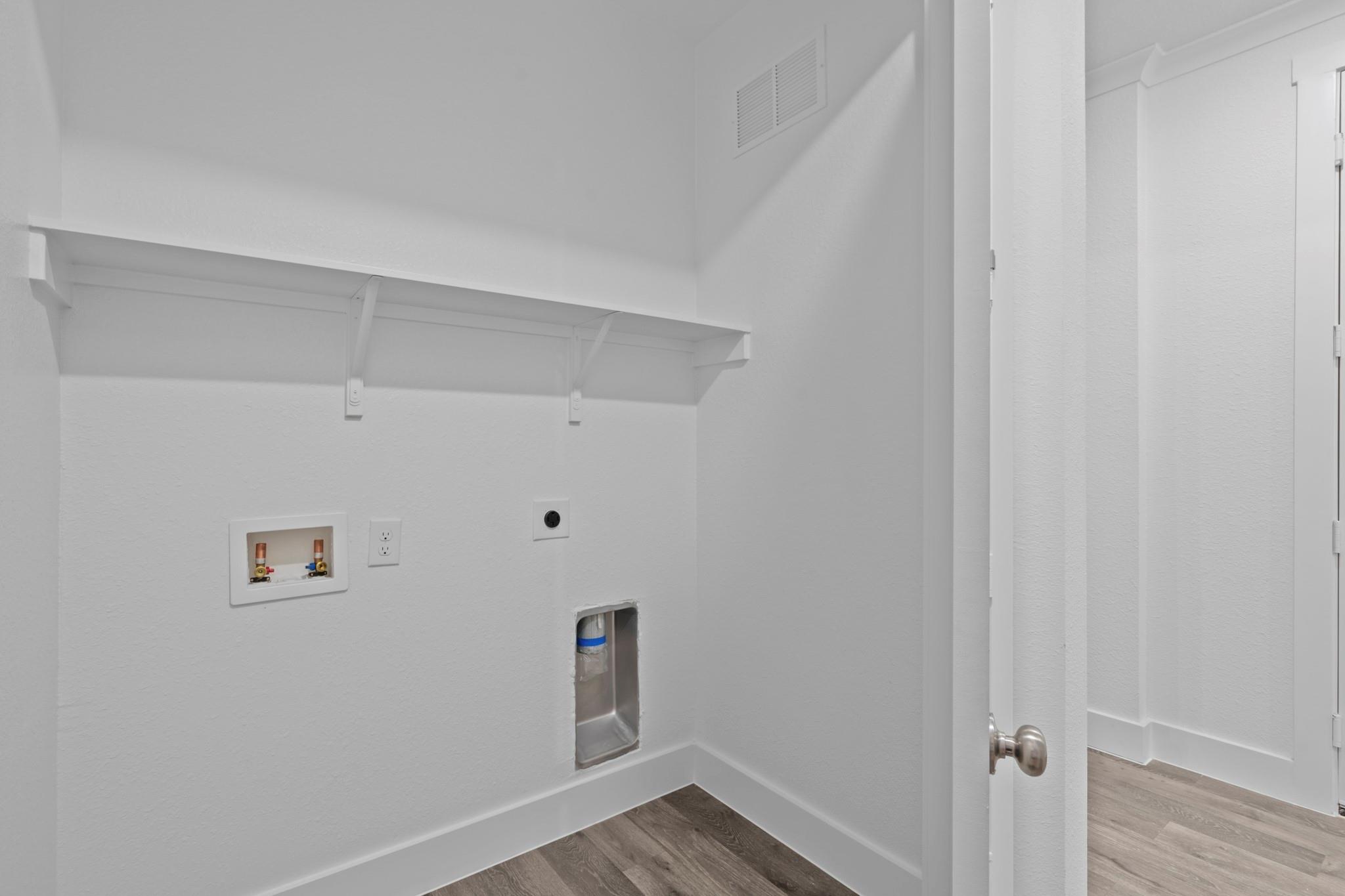 1664 Hillside Terrace None #1112 Property Photo 3