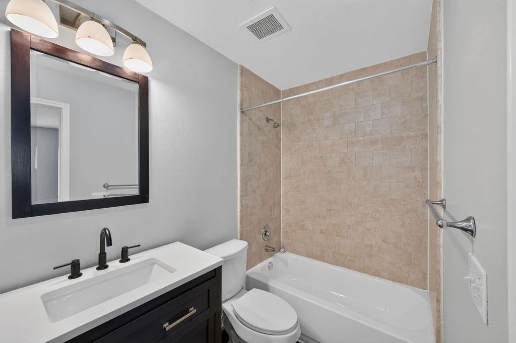 2512 Durwood St #110 Property Photo 7