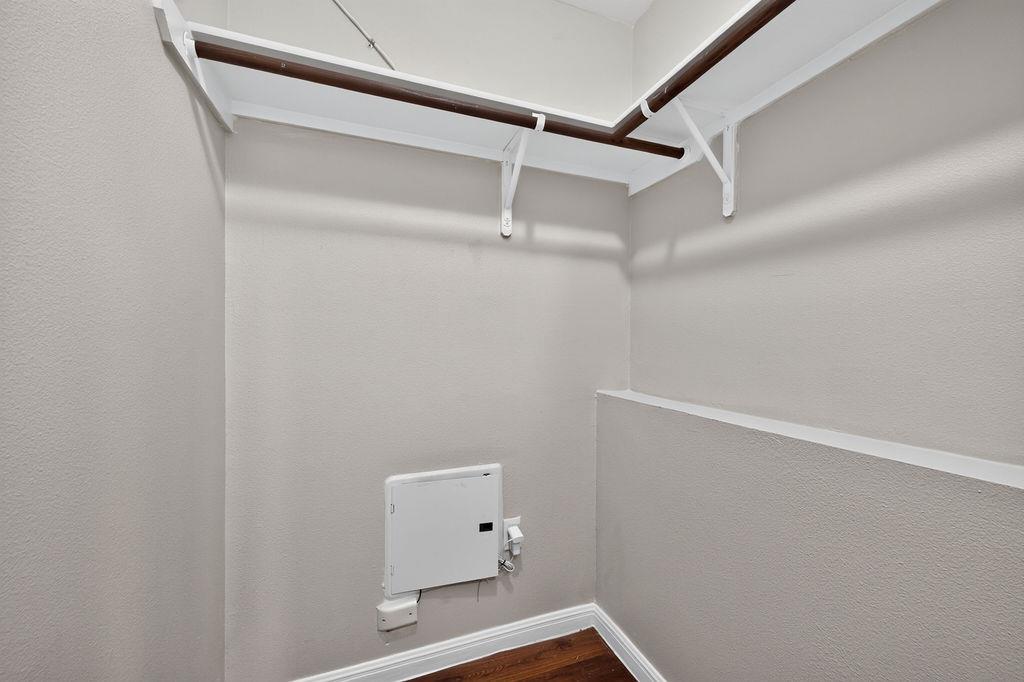 2512 Durwood St #110 Property Photo 8