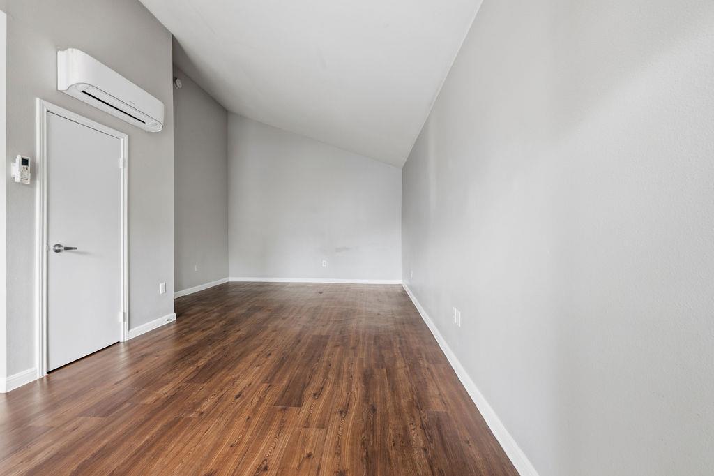 2512 Durwood St #204 Property Photo 4