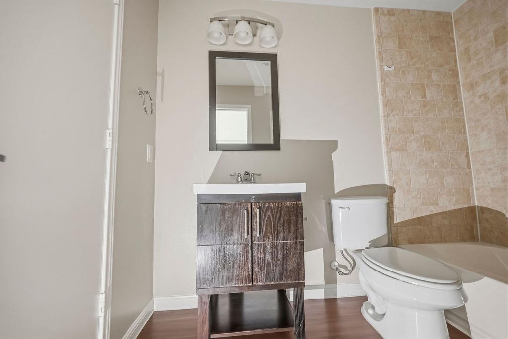 2512 Durwood St #204 Property Photo 6