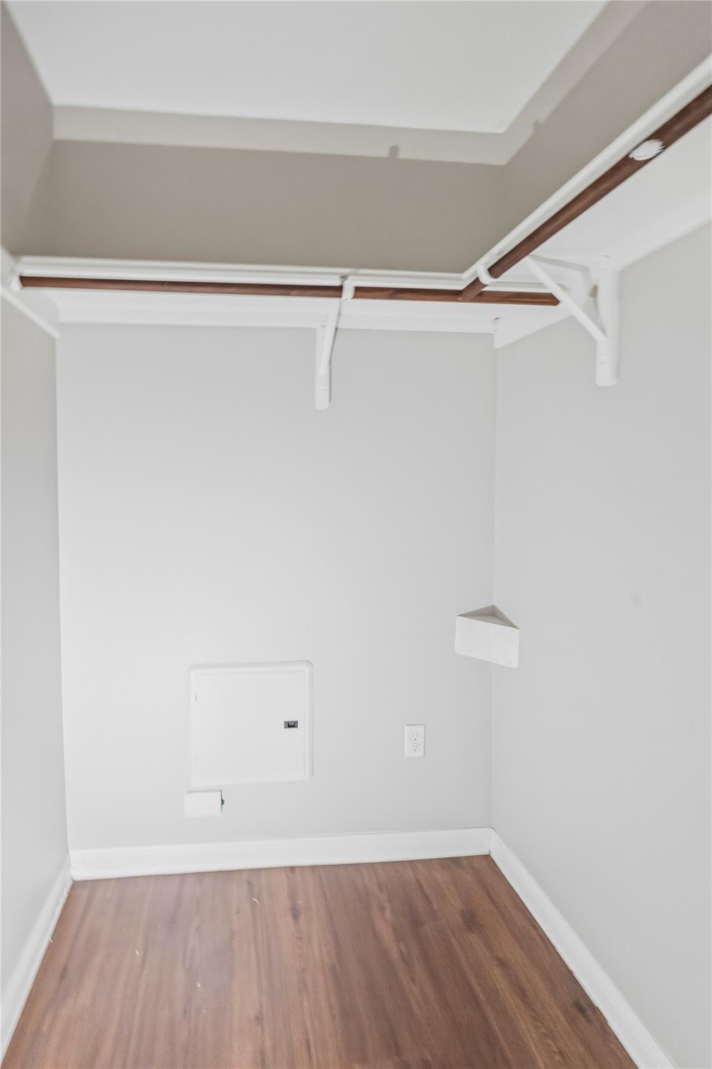 2512 Durwood St #204 Property Photo 12
