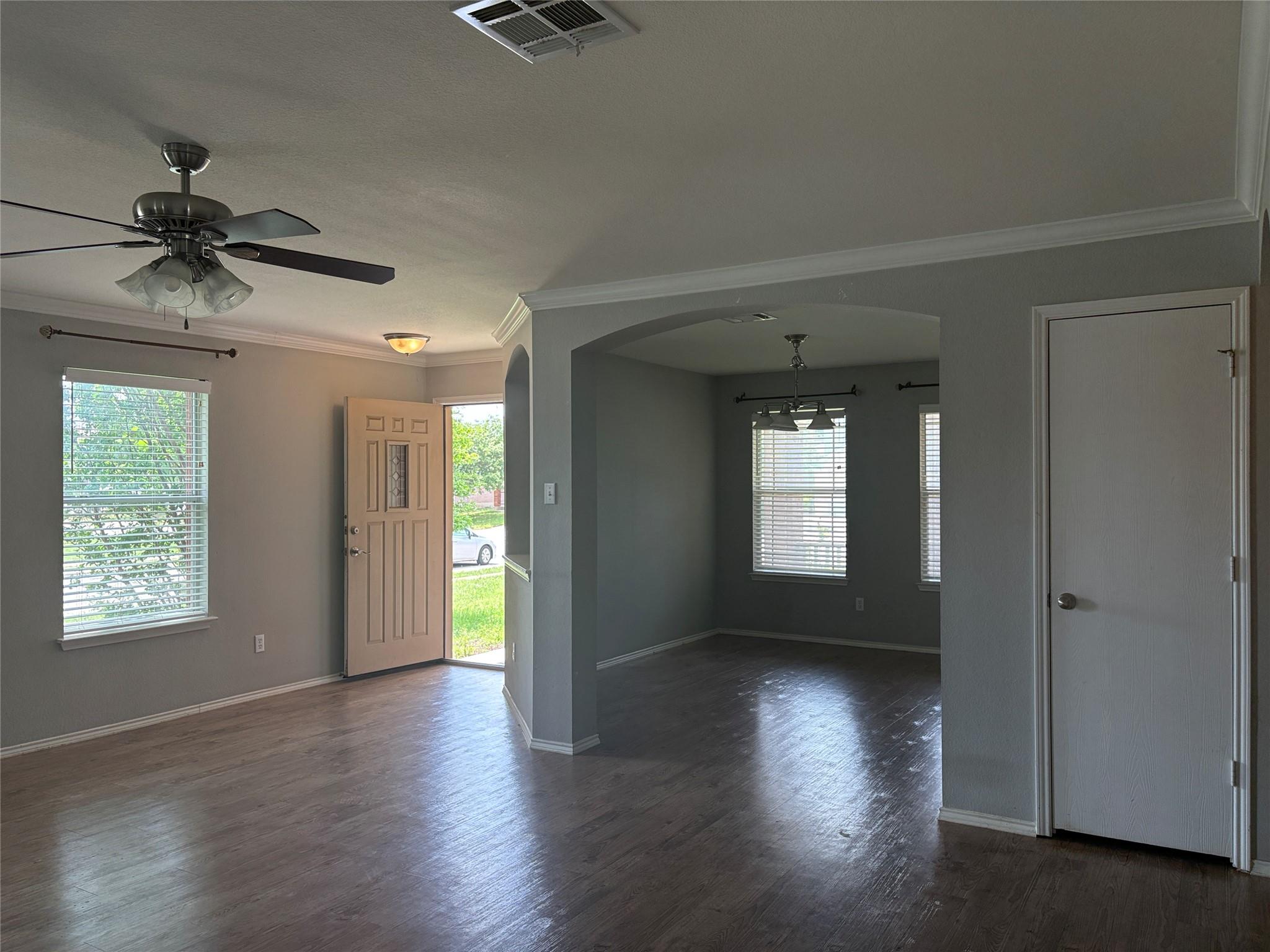 1034 W South St Property Photo 5