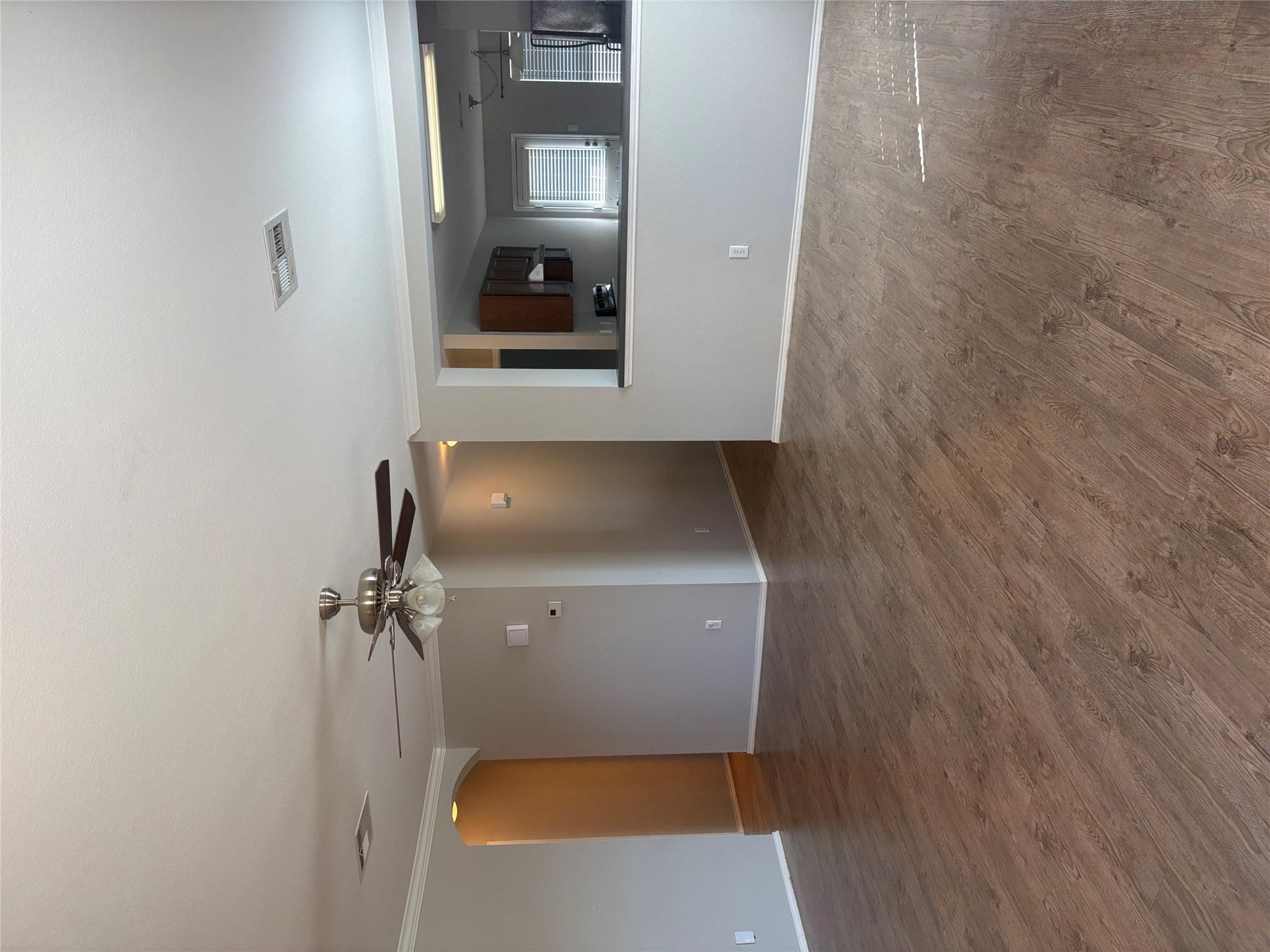1034 W South St Property Photo 6