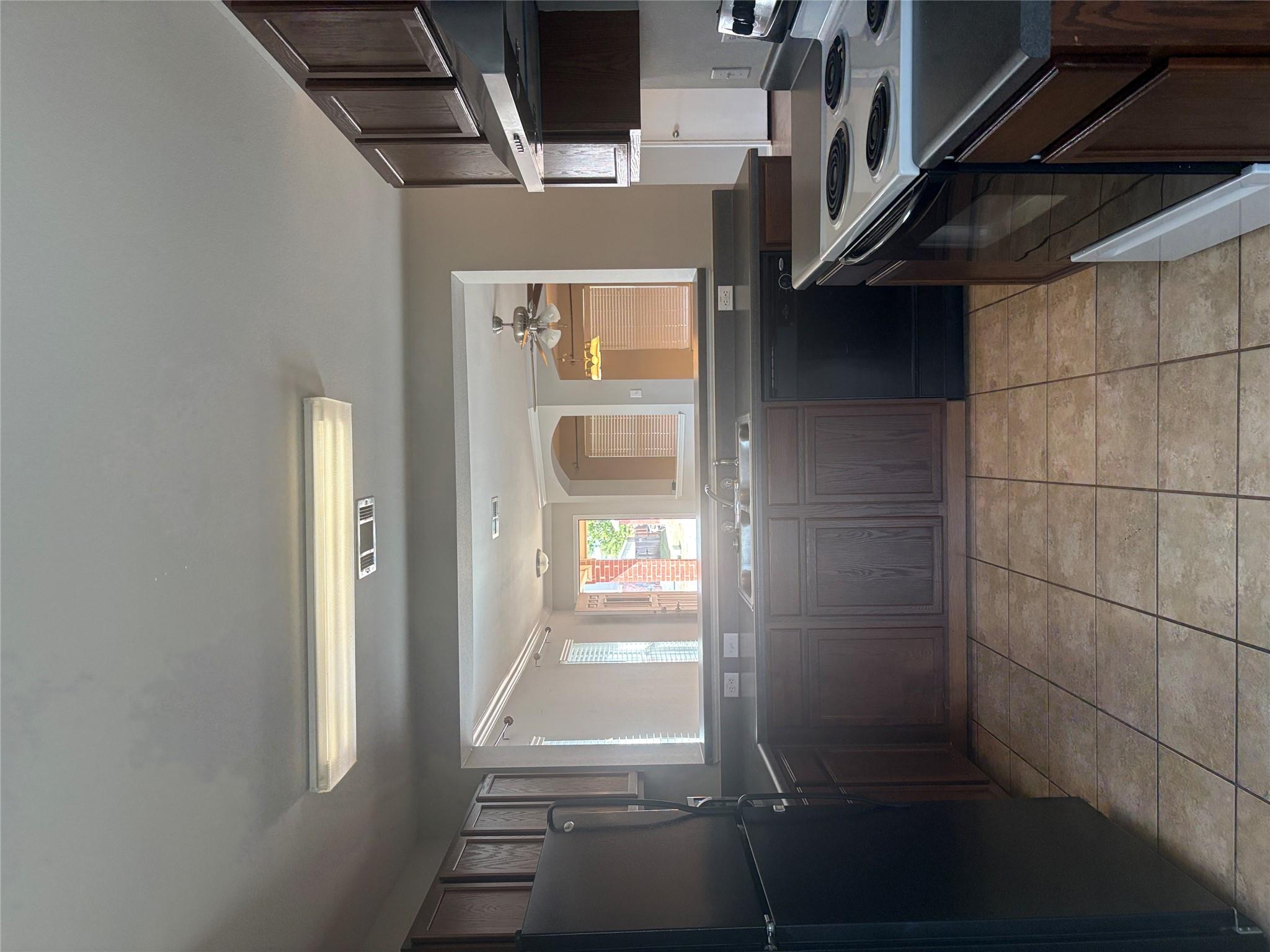 1034 W South St Property Photo 7