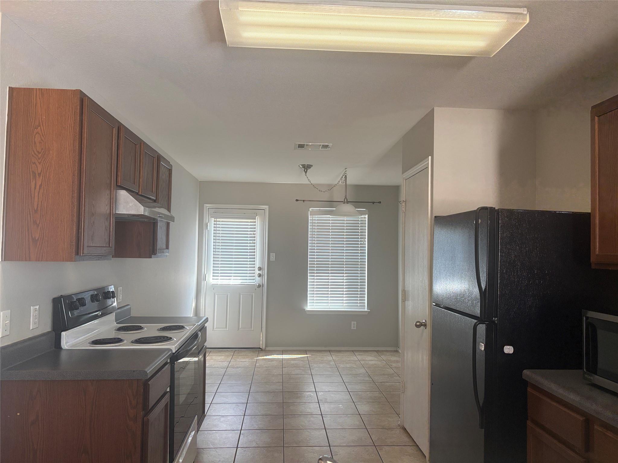 1034 W South St Property Photo 9