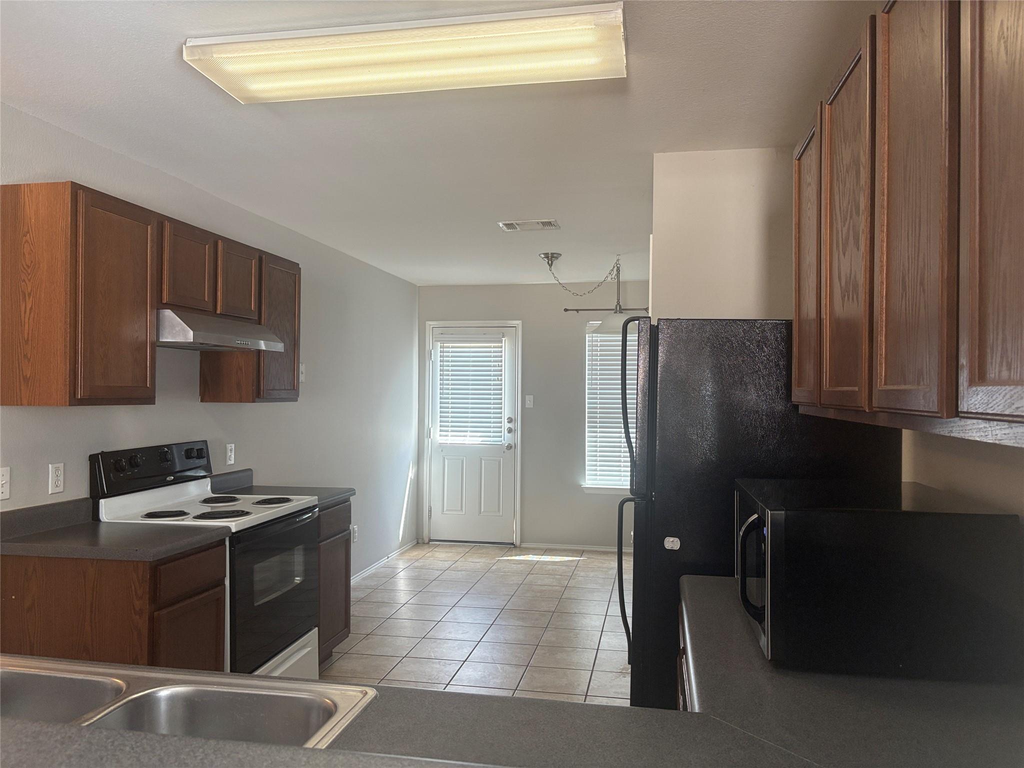 1034 W South St Property Photo 10