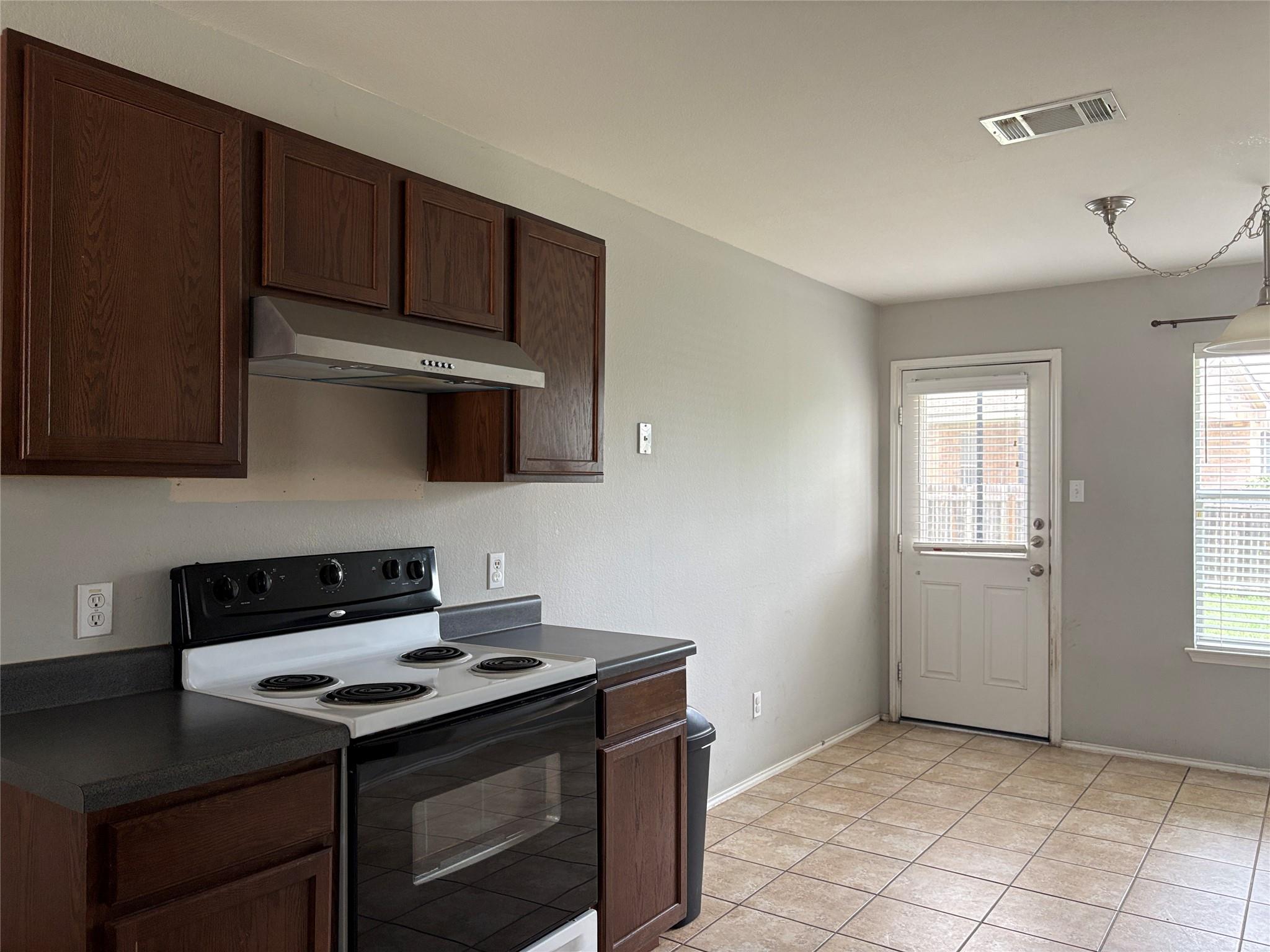 1034 W South St Property Photo 11