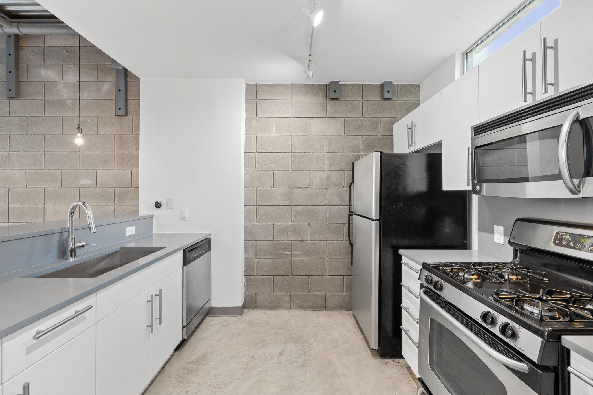 4801 S. Congress Ave #h2 Property Photo 5