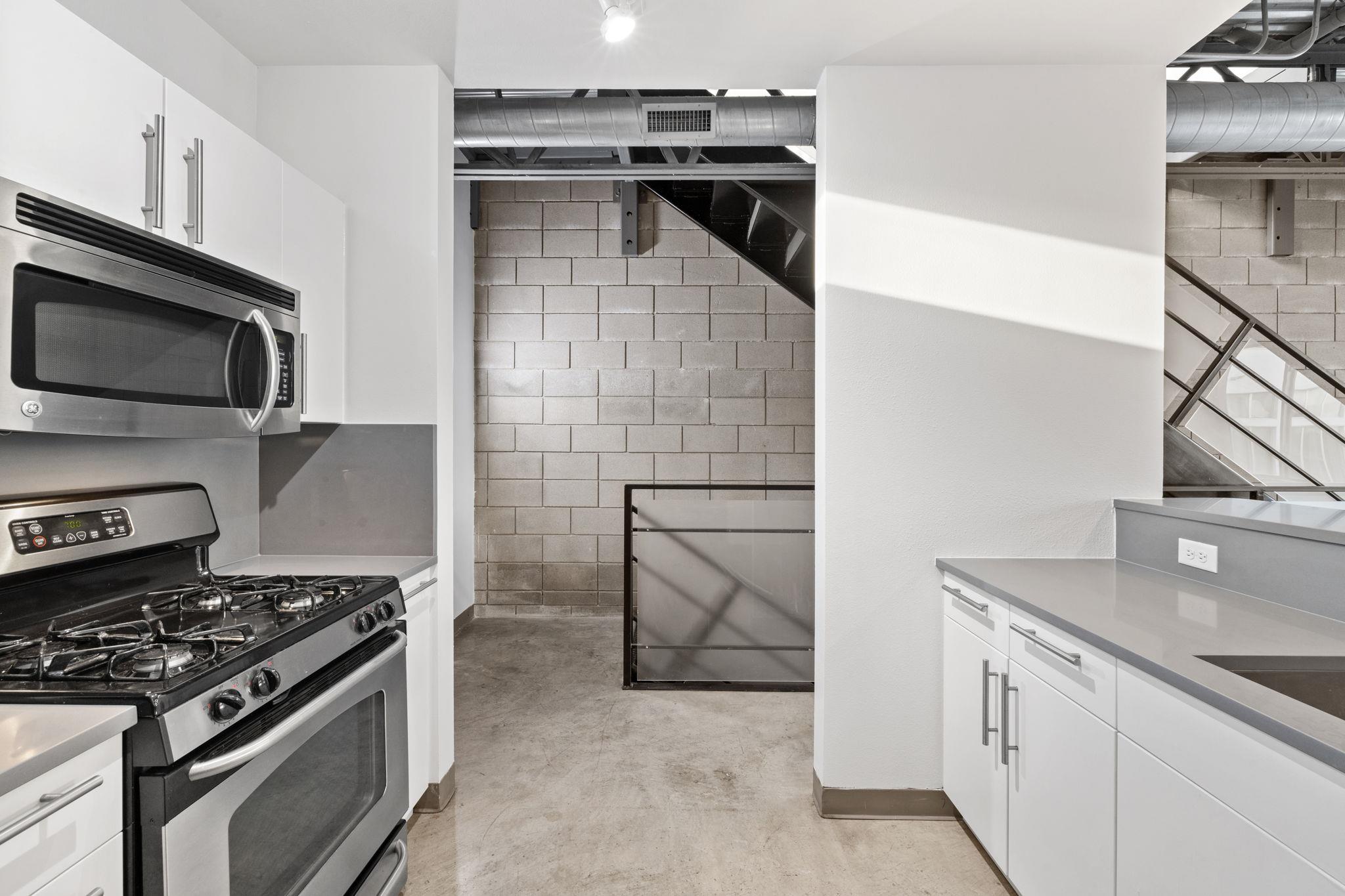 4801 S. Congress Ave #h2 Property Photo 8