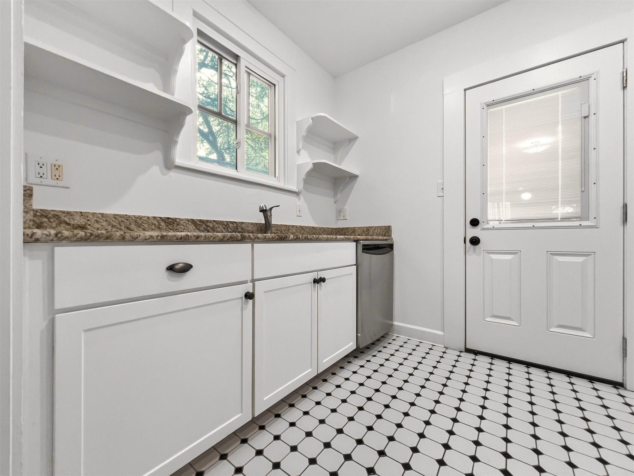 3307 Helms St Property Photo 12