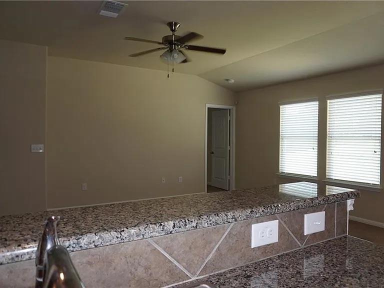 113 Leon River Loop Property Photo 4