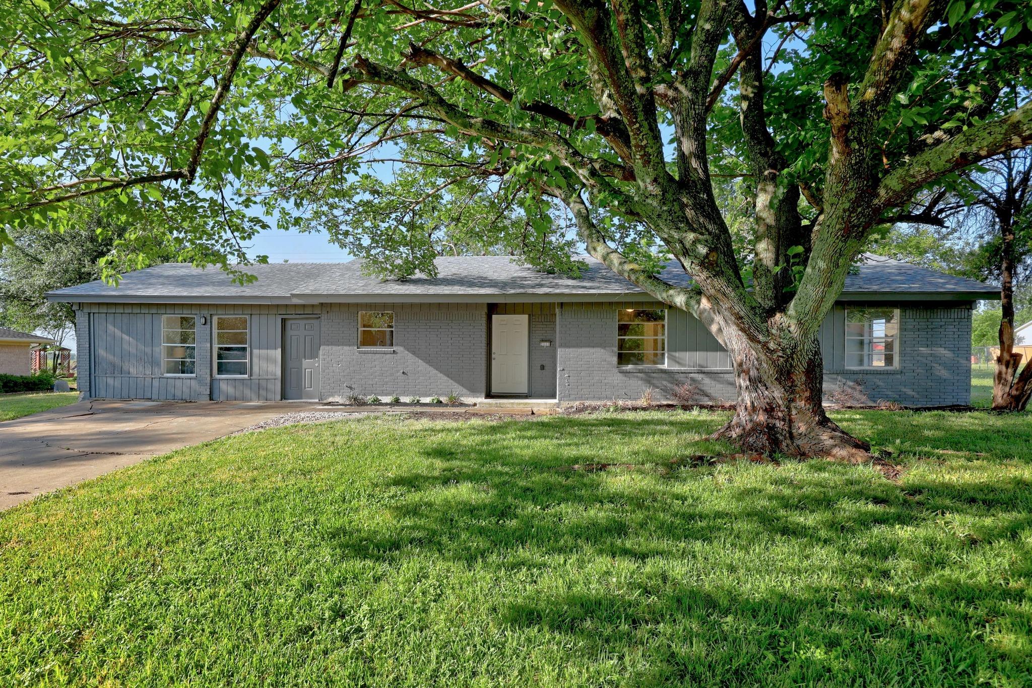 2111 Mardean Ln Property Photo
