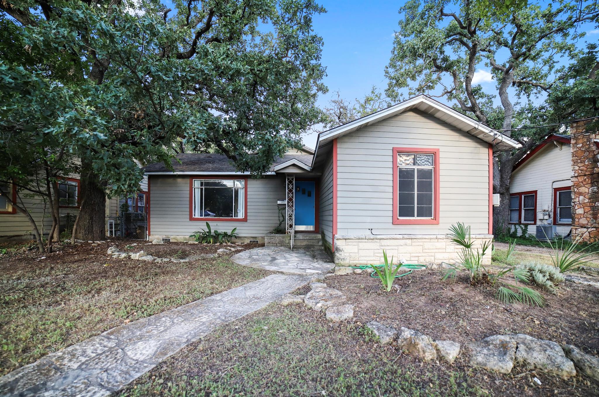 2905 Robinson St A Property Photo 1