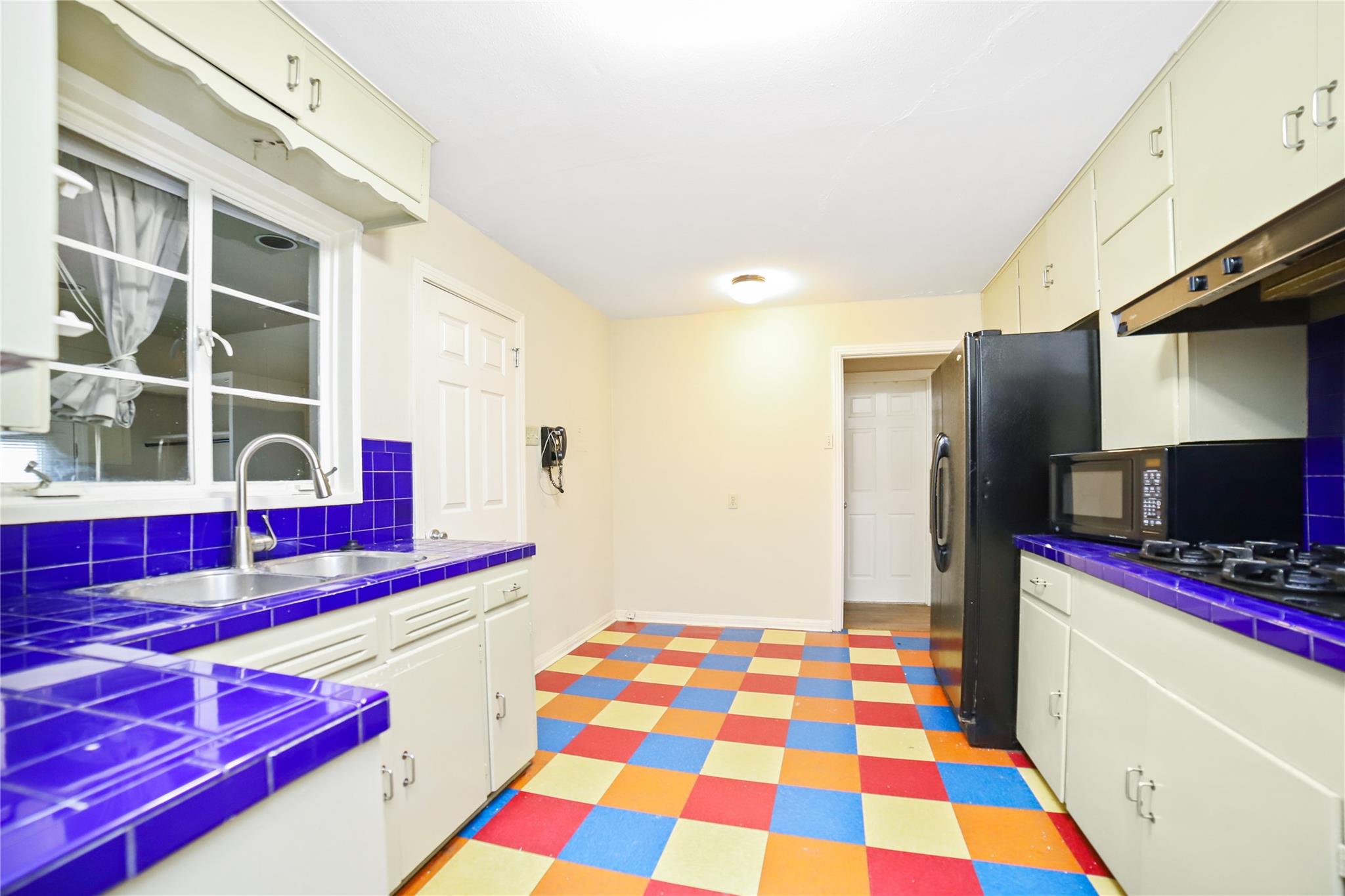 2905 Robinson St A Property Photo 5