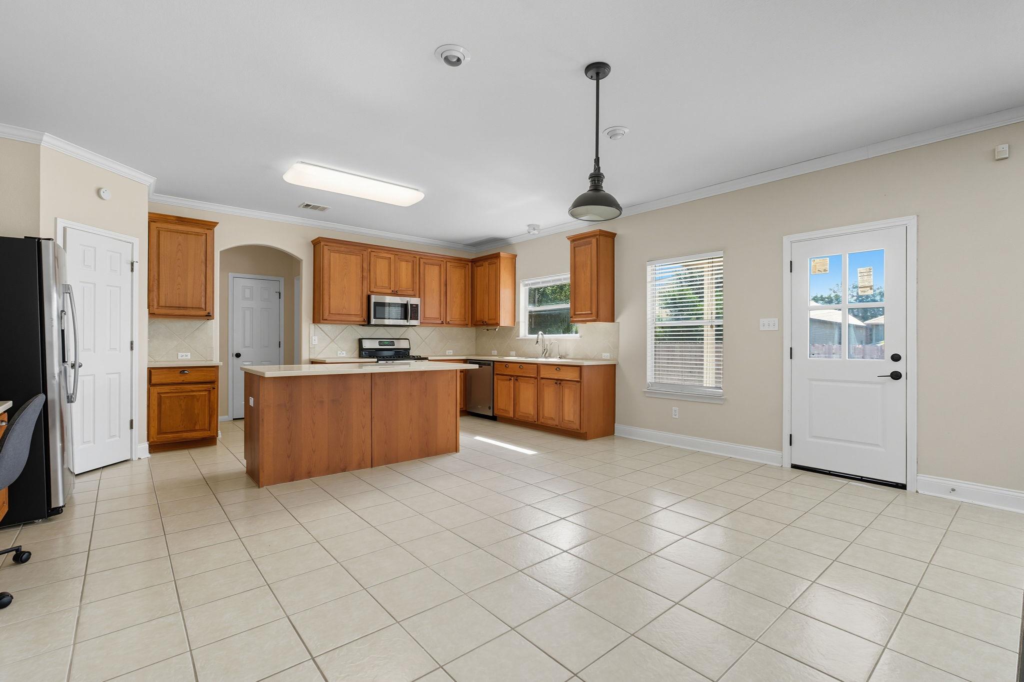 2338 Brookhollow Ter Property Photo 6