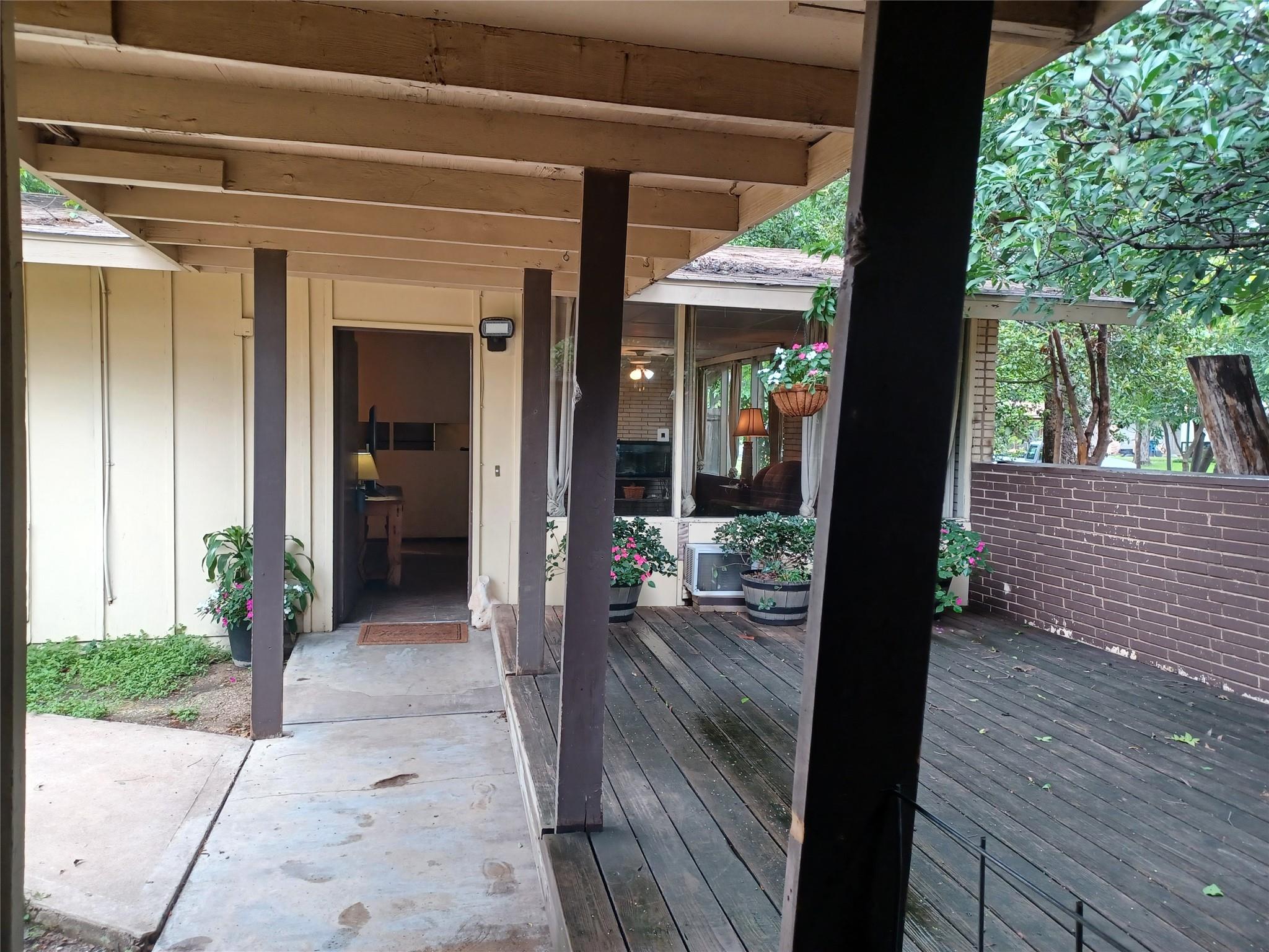 4906 Westfield Dr Property Photo 3