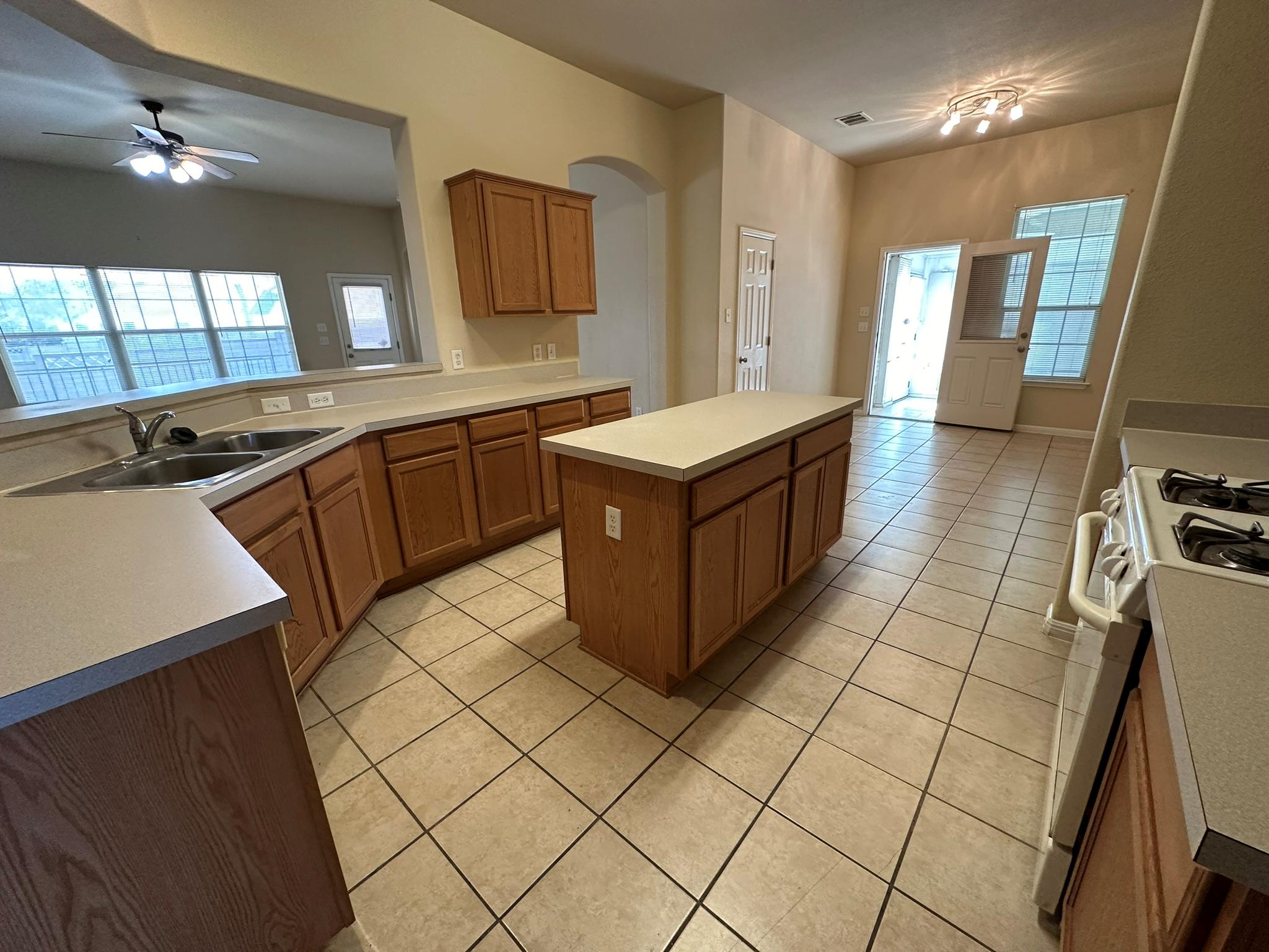 1604 Teal Trl Property Photo 3