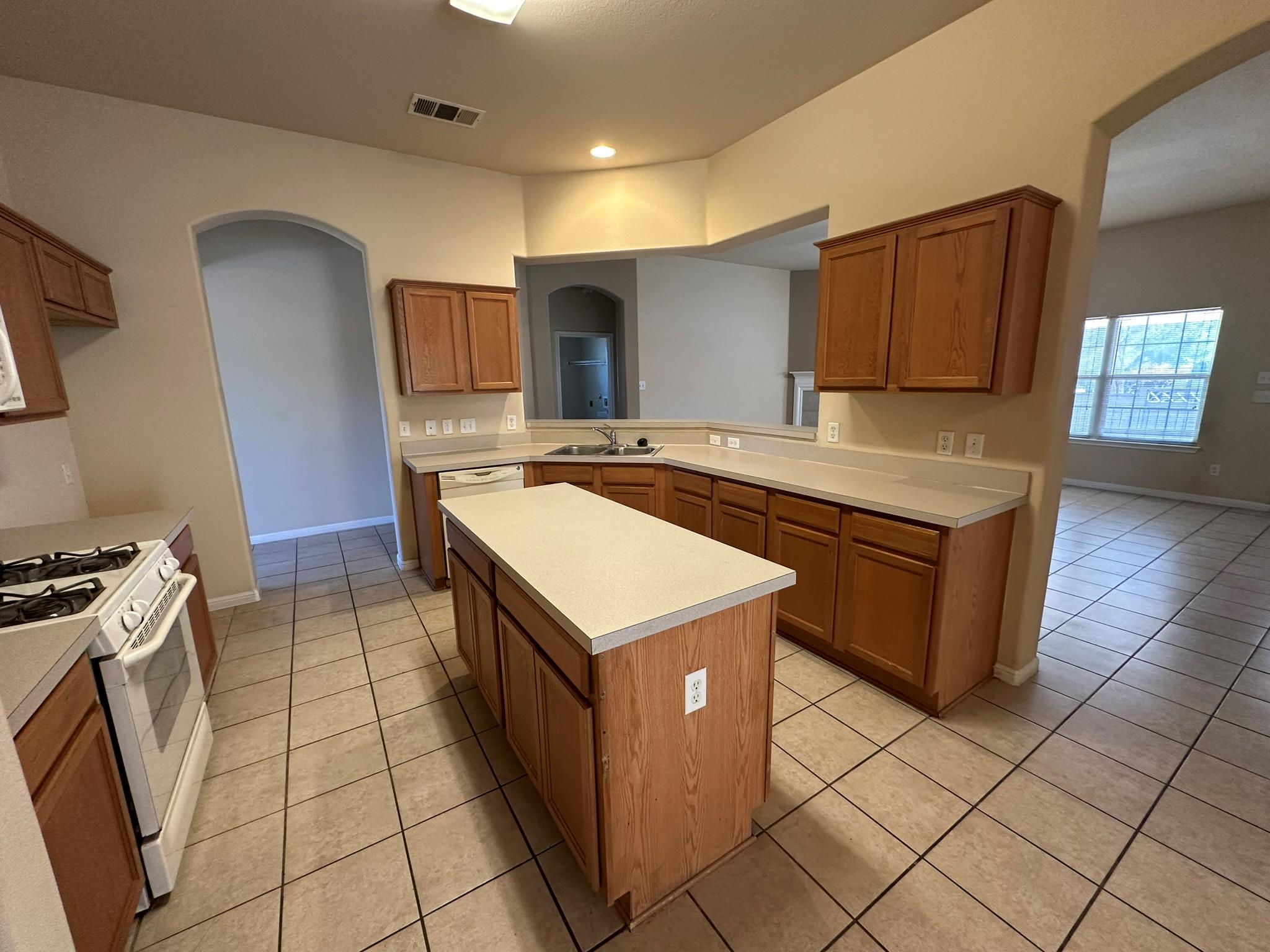 1604 Teal Trl Property Photo 4