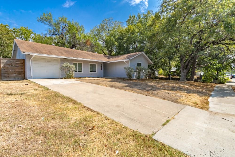 2202 Deadwood Dr Property Photo 2