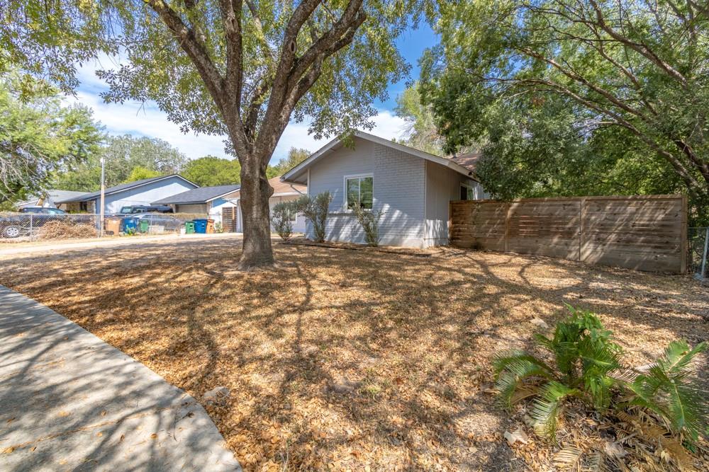 2202 Deadwood Dr Property Photo 3