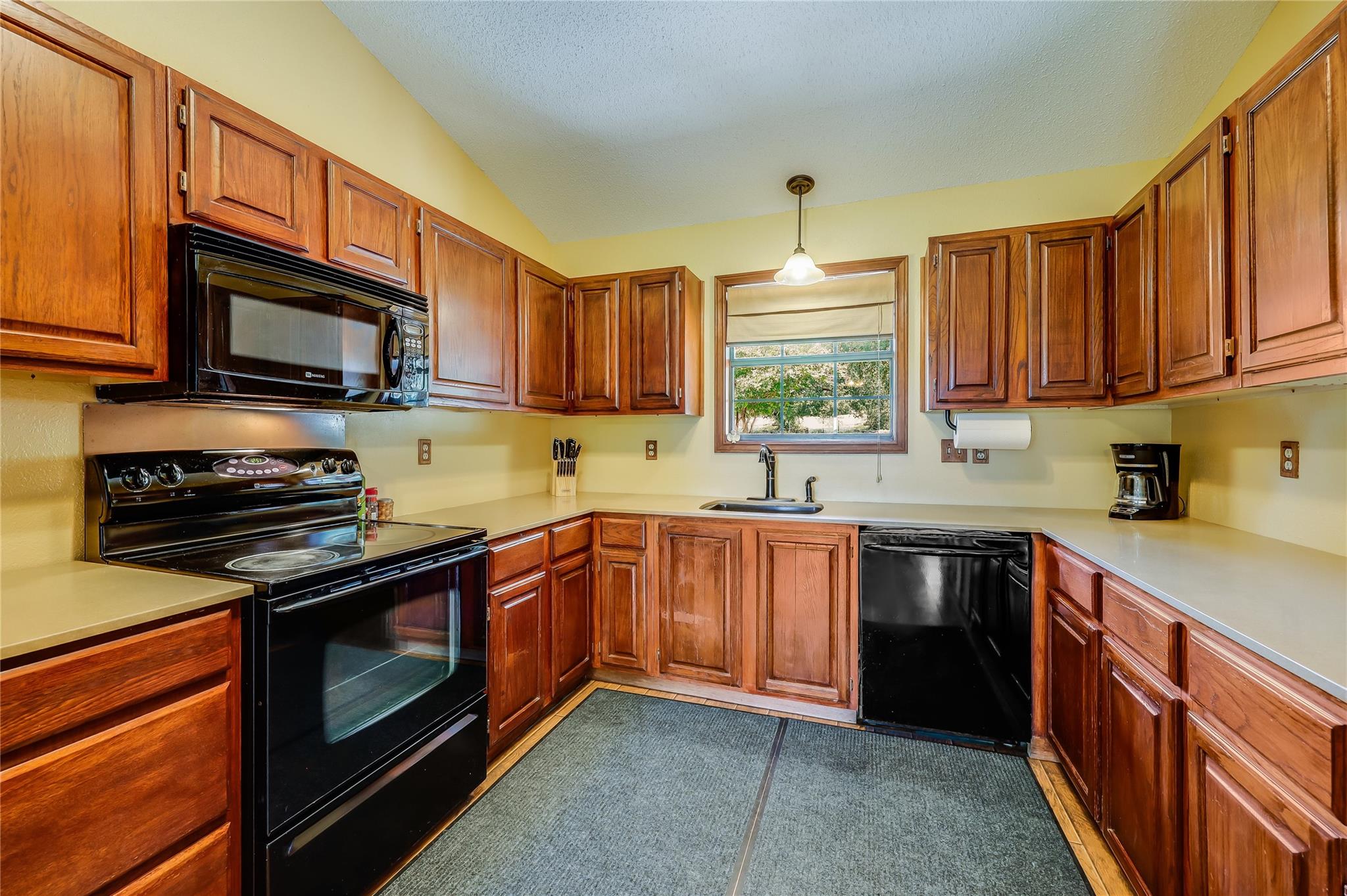 20803 Northland Dr Property Photo 9