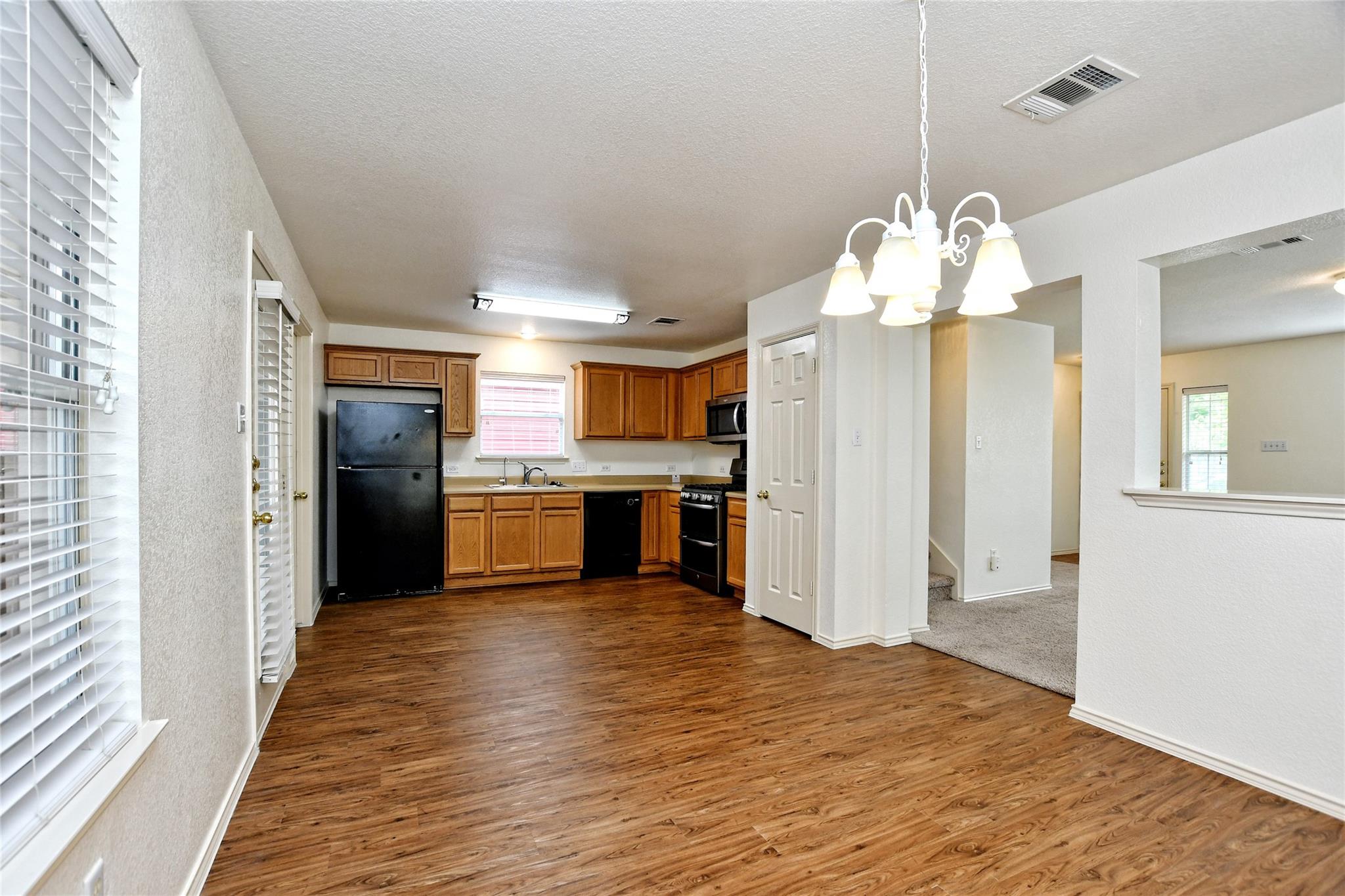 1815 Lost Maples Loop Property Photo 3