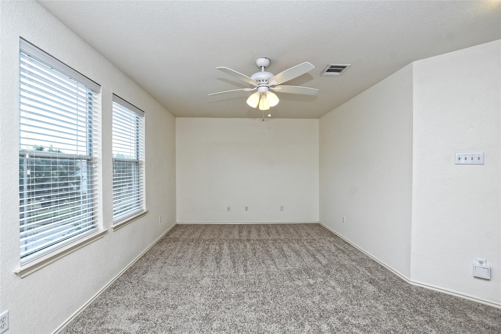1815 Lost Maples Loop Property Photo 9