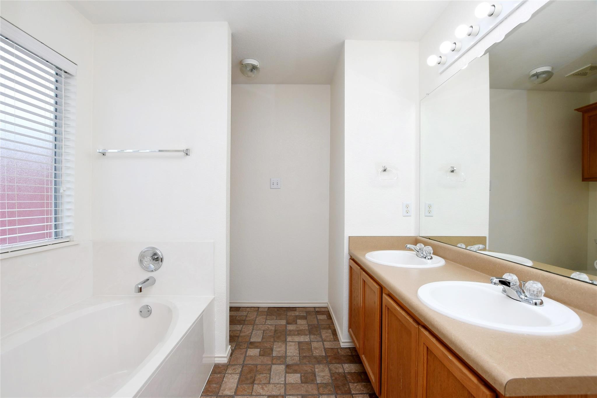 1815 Lost Maples Loop Property Photo 12