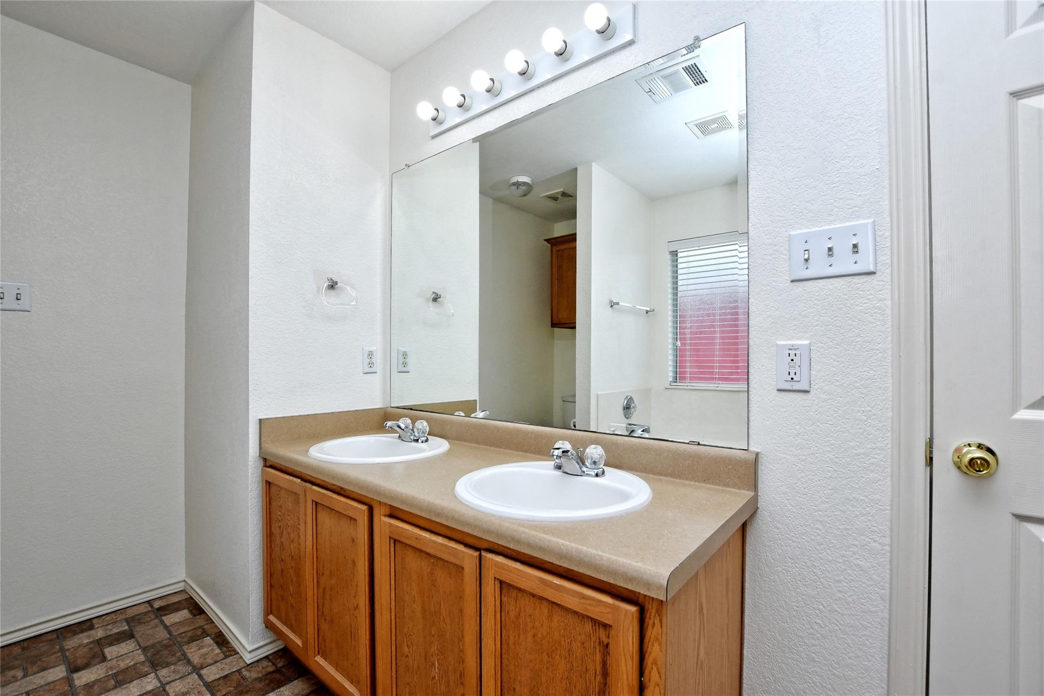 1815 Lost Maples Loop Property Photo 14