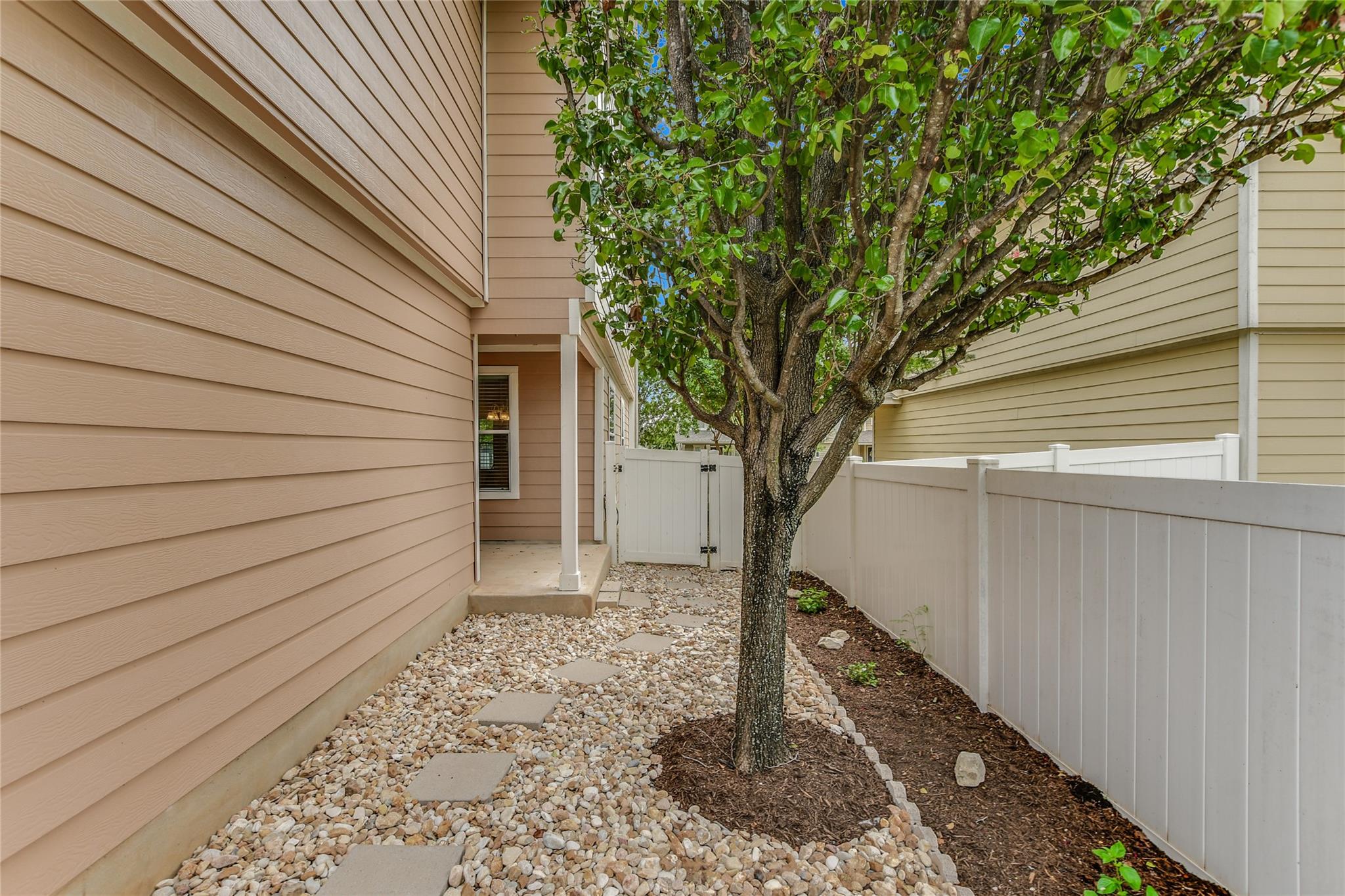 1815 Lost Maples Loop Property Photo 24