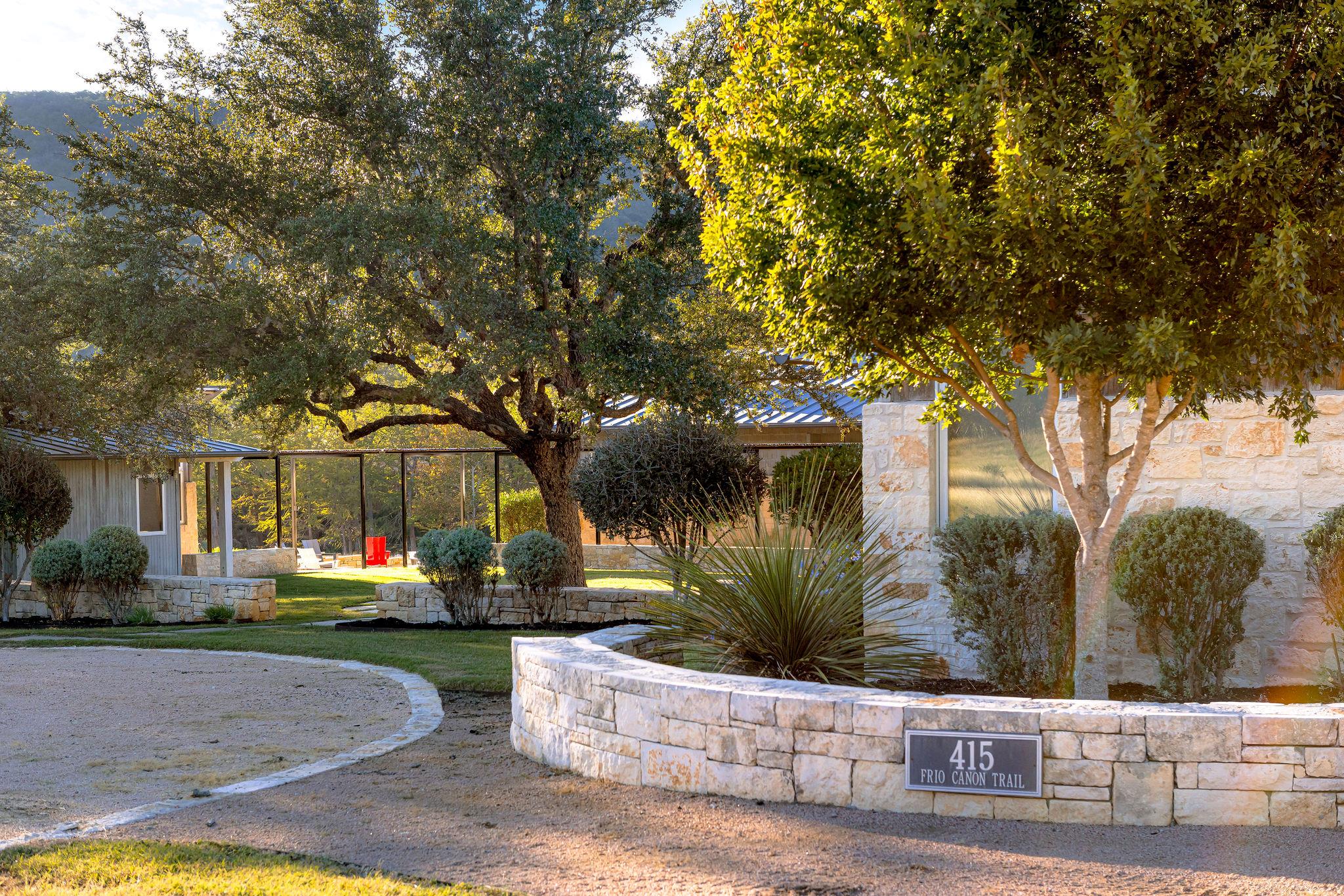 415 Frio Canon Trl Property Photo 2