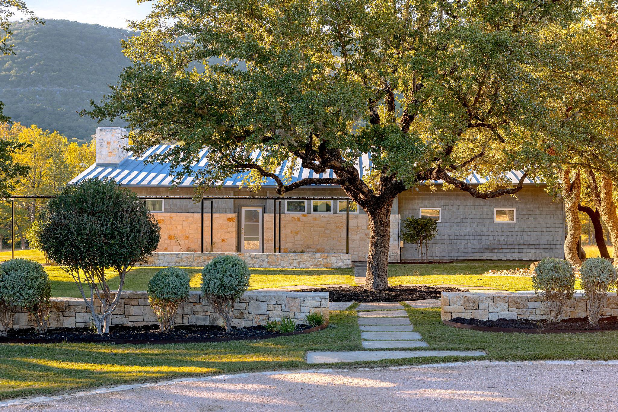 415 Frio Canon Trl Property Photo 3