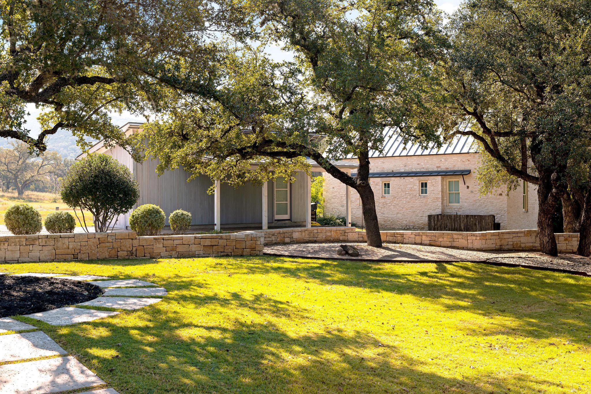 415 Frio Canon Trl Property Photo 4