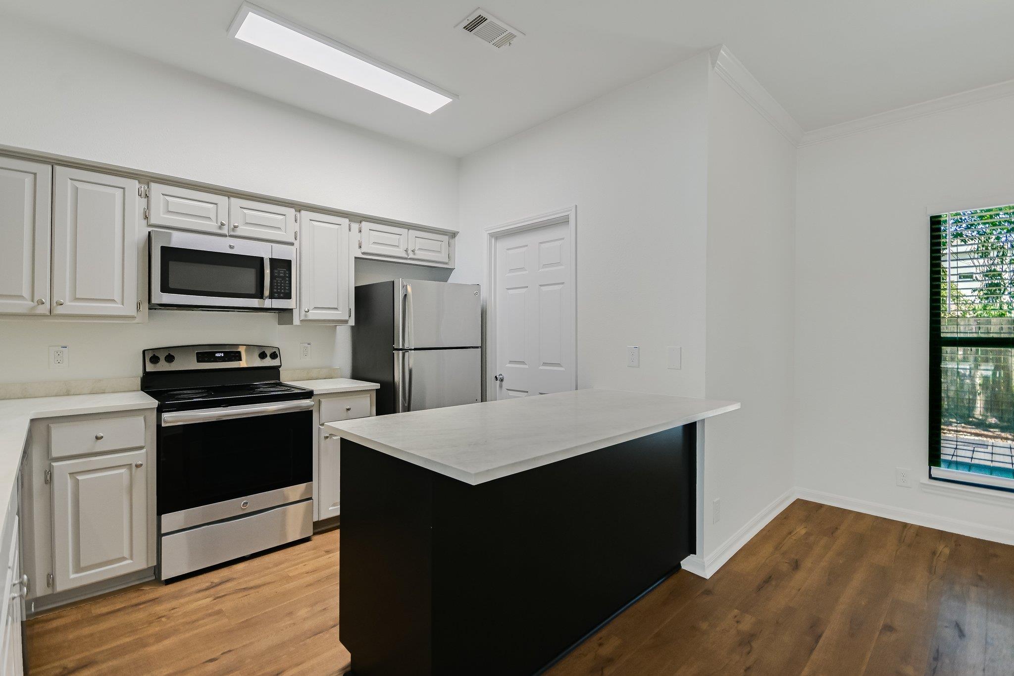 1307 Kinney Ave #107 Property Photo 8