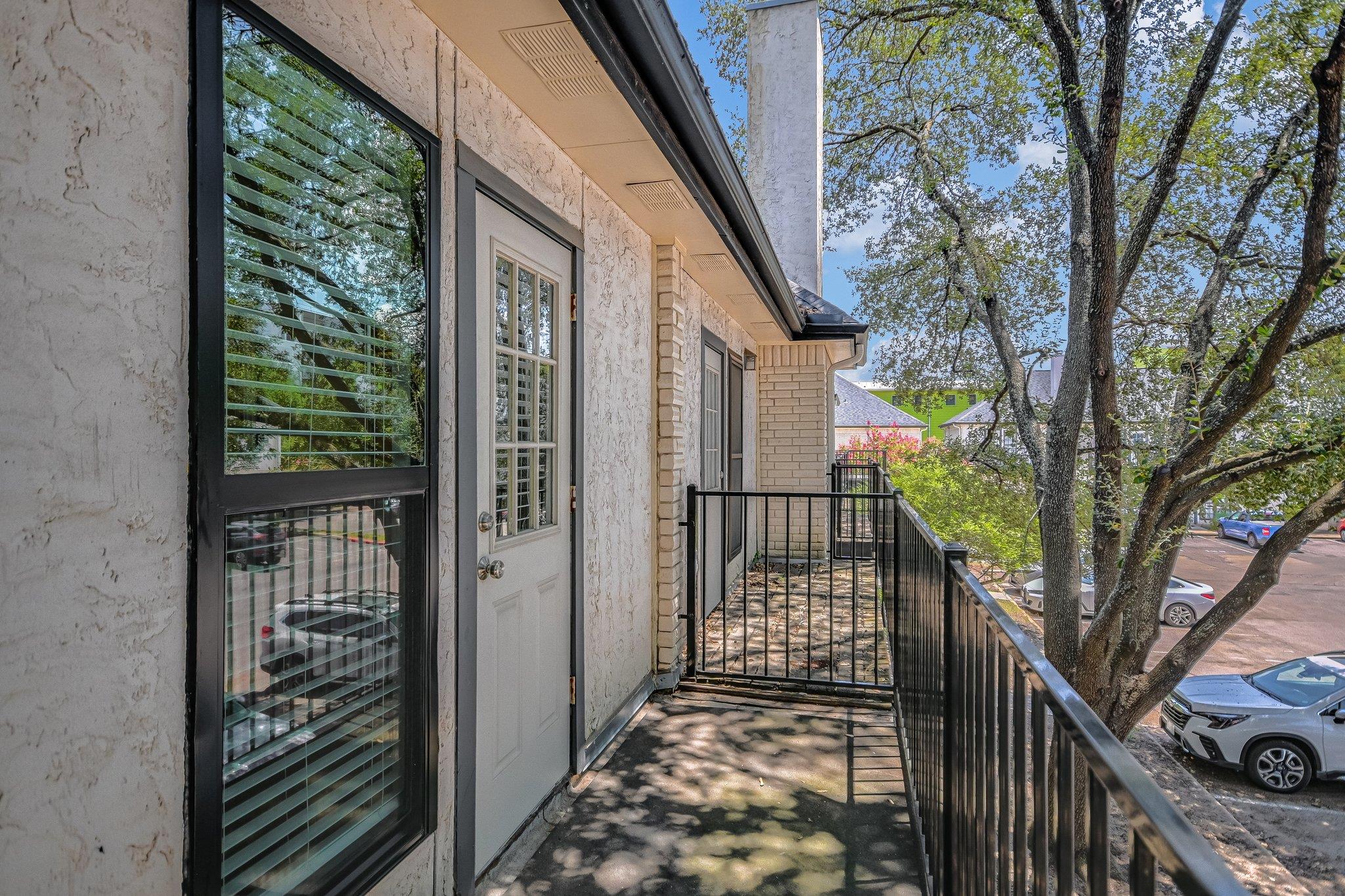 1307 Kinney Ave #107 Property Photo 16