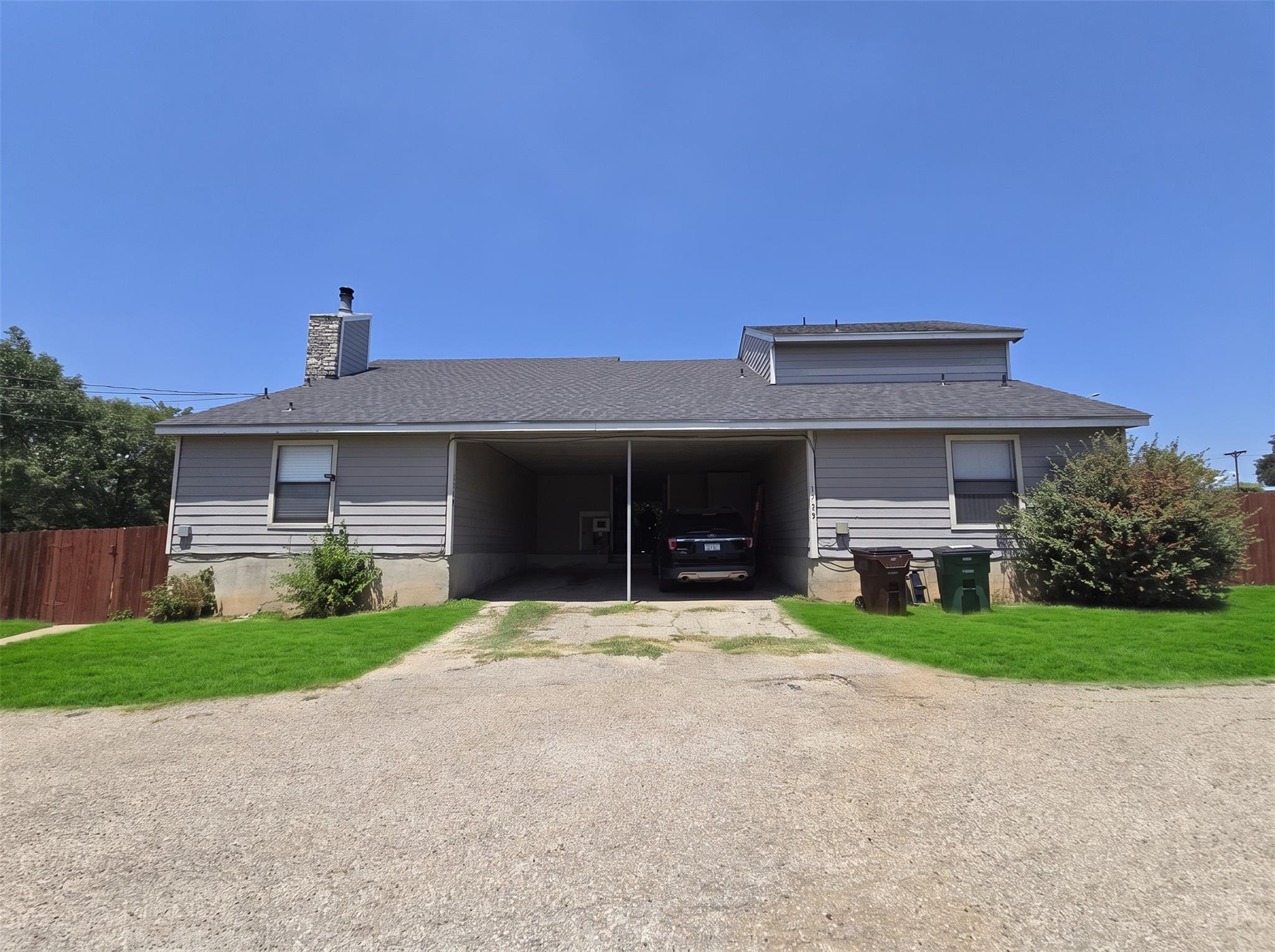 1758/1760 Horseshoe Cir Property Photo 3