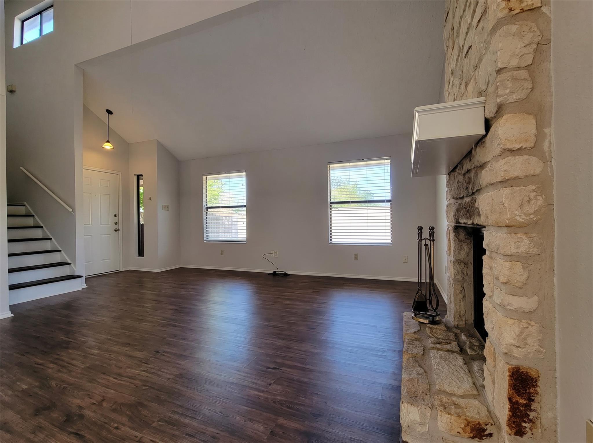 1758/1760 Horseshoe Cir Property Photo 5