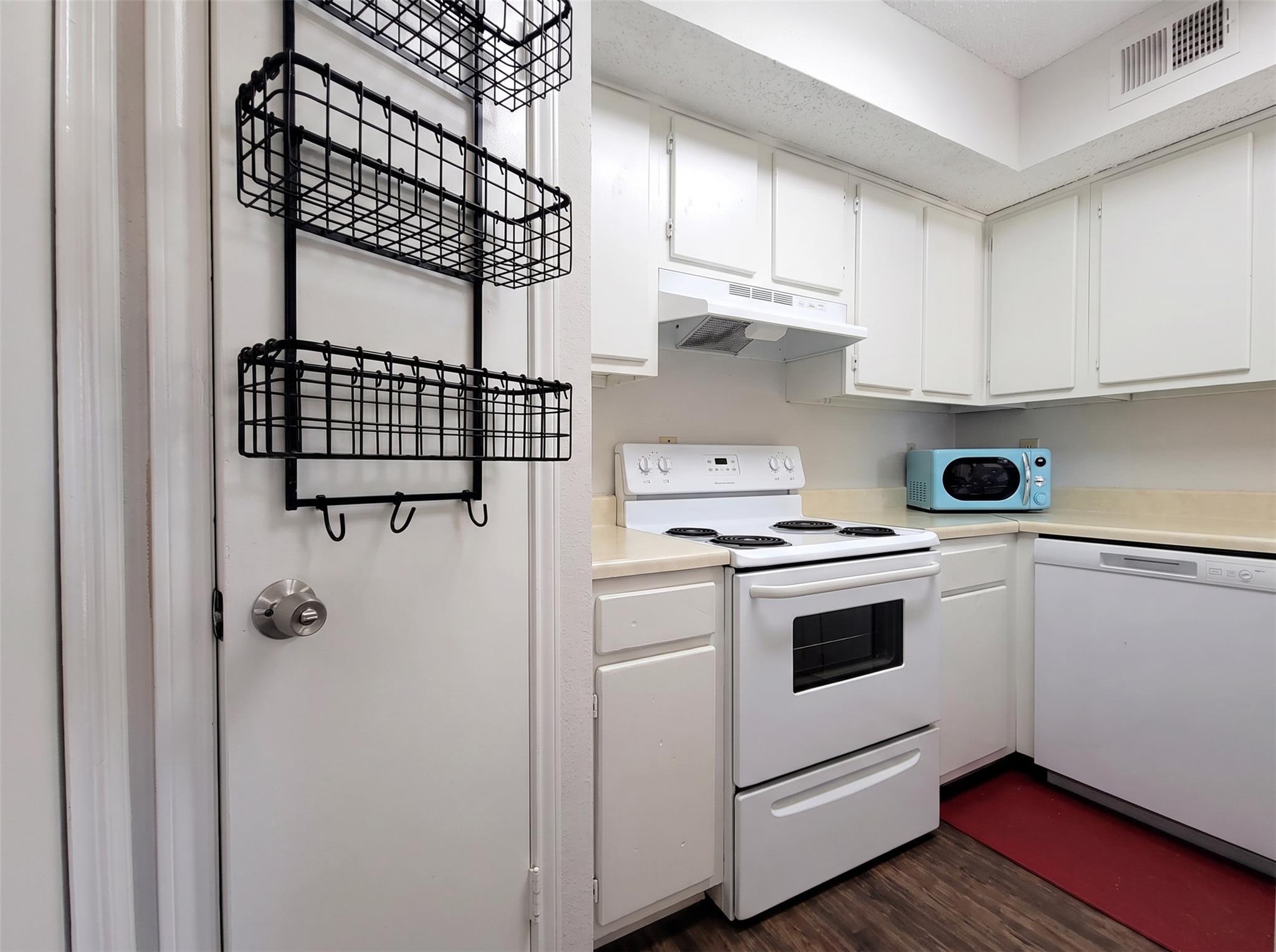 1758/1760 Horseshoe Cir Property Photo 9