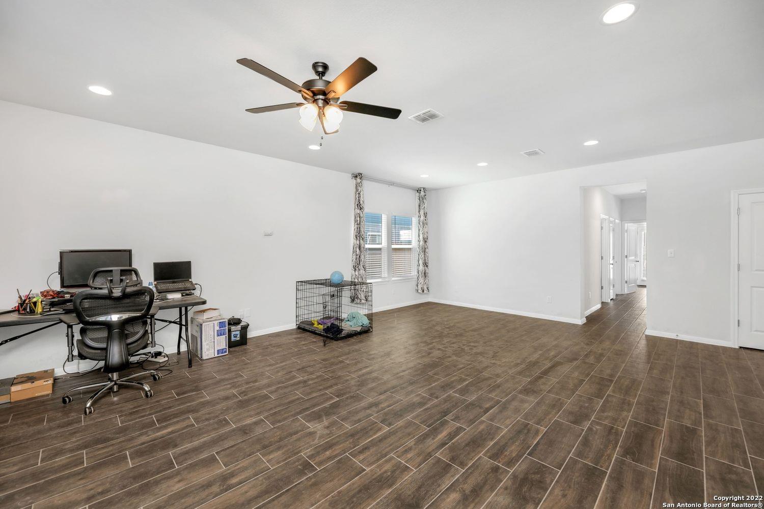 1121 Esplanade Pkwy Property Photo 3