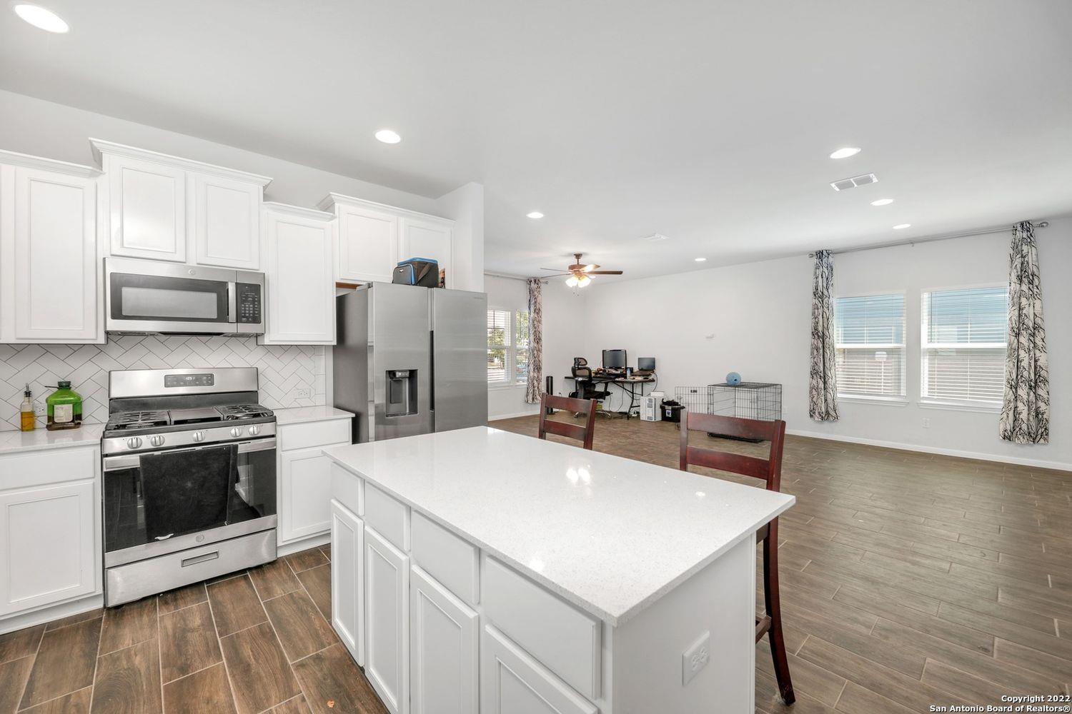 1121 Esplanade Pkwy Property Photo 6